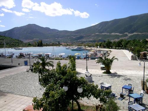 Saronis Hotel - image 2
