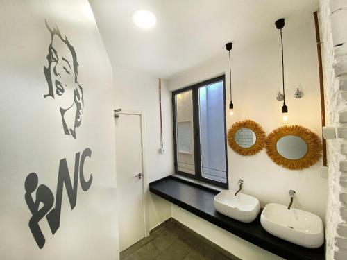 ECO Hostel - main image