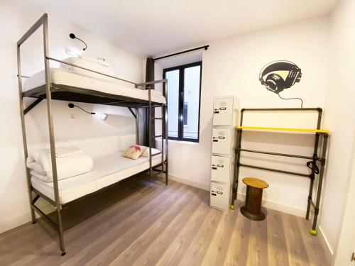 Posto Letto in Dormitorio con 4 Letti 