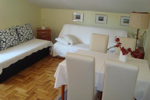 Apartments Eja