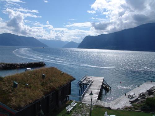 Leikanger Fjordhotel - image 5