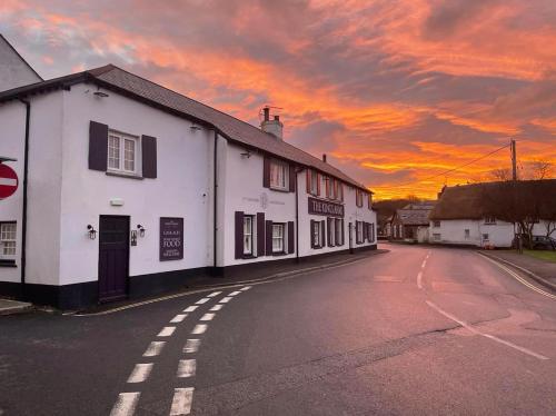 THE KINGS ARMS INN