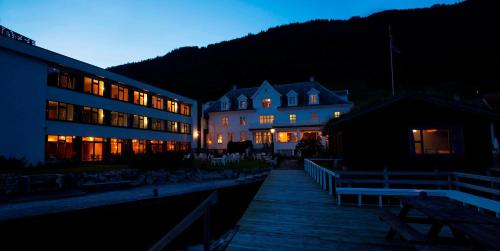Leikanger Fjordhotel - image 12