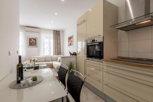 Villa Meri very central and beautiful apartment, Split (photo 7)