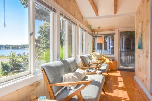 914 Chic Vintage Waterfront Retreat with Saltwater Dock - main image