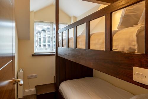 Two Bedroom Apartment with Bunk Beds image 7