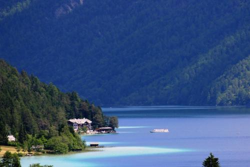 Der Ronacherfels in Weissensee, Österreich