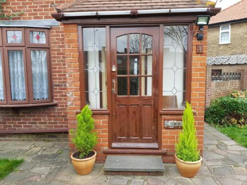 Beautiful 3-bed House In Dagenham, , Essex