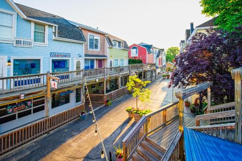 Old Harbor Inn in South Haven