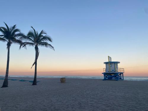 St Maurice Beach Inn - image 2