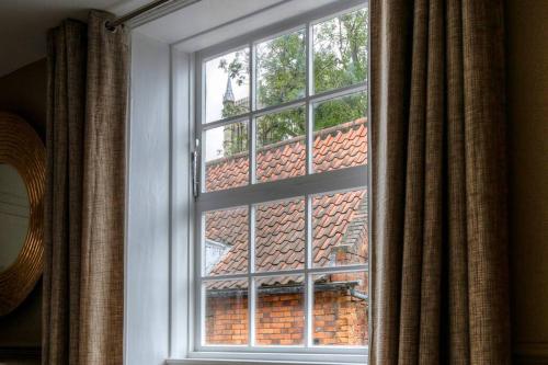 No.25 Steep Hill - Award Winning Street, Cathedral Quarter, Lincoln - Free Parking
