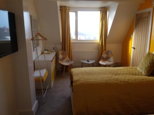Deluxe Twin Room image 4