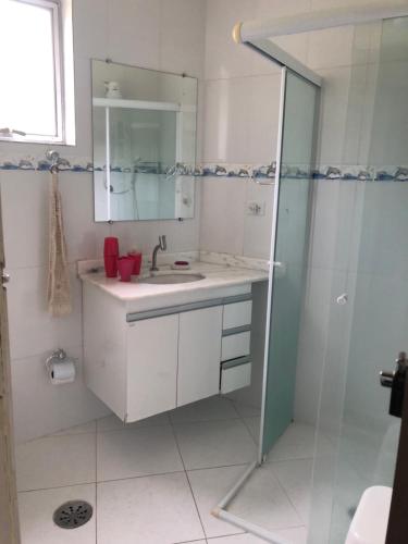 Bathroom, Lindo Apartamento Guaruja- Praia do Tombo in Praia do Tombo