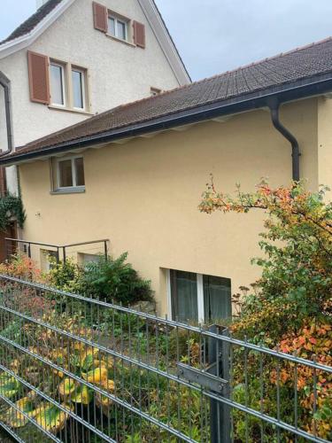 Charming 2-Bed Apartment in Arlesheim 15 min Basel