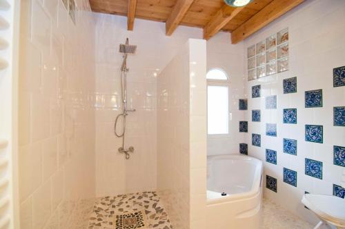  Charming 4-Bed Villa in Melegis with private pool in Melejís