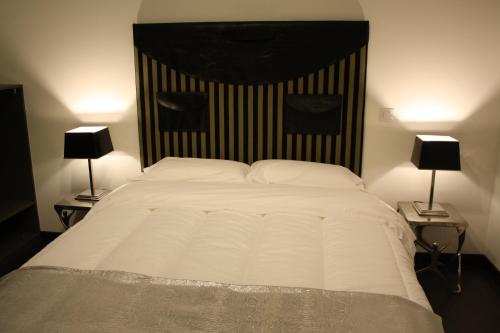 One-Bedroom Apartment image 10