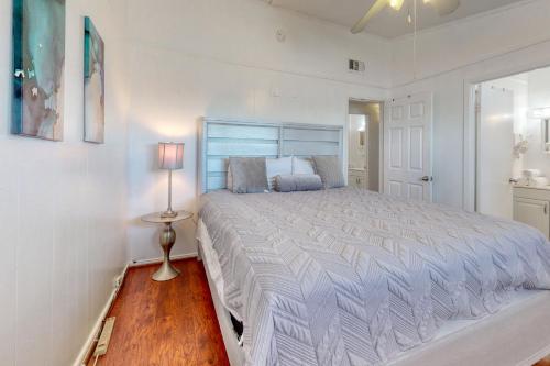 Beachfront Retreat - image 7