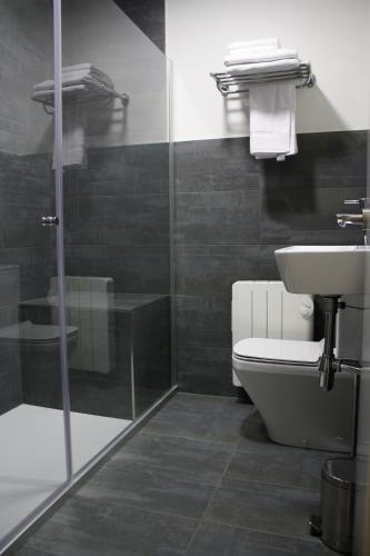 One-Bedroom Apartment image 3