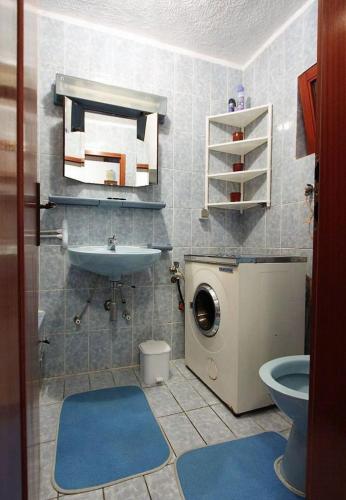 Apartments Šera - 50 m from beach - image 2