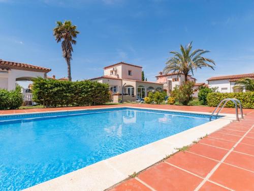  Fantastic villa for 6 people with communal pool in Vilacolum in Vilacolum