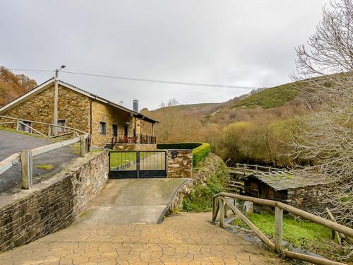 Secluded Cottage in Villanueva de Oscos with Private Garden gîte à louer Toleiras