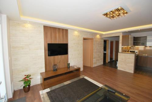 Arpad Bridge Apartments 