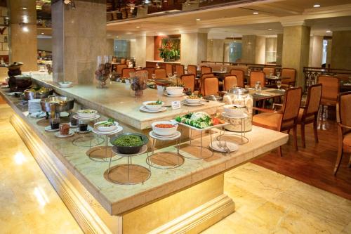 ห้องอาหาร, โร (Hotel New Saphir Yogyakarta) in ยอร์กยาการ์ตา