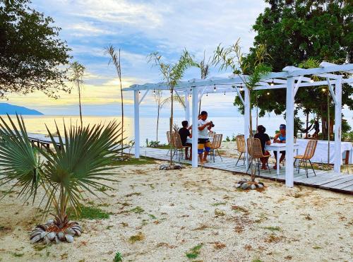 Reconnect - Private Island Resort & Dive Center Togean - Buka Buka Island