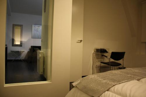 One-Bedroom Apartment image 8