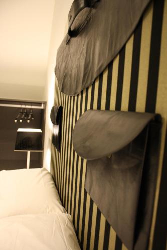 One-Bedroom Apartment image 6