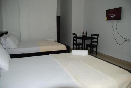 Hotel Coastalbay 2 & Golf Cart Rental — Photo 2