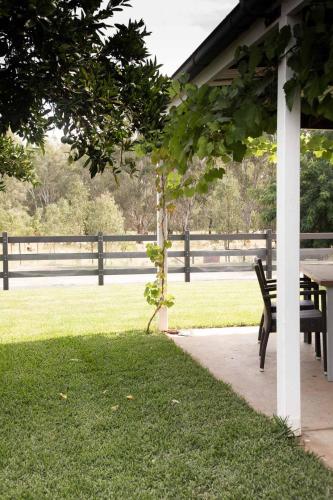 The Glen Farmhouse on Ovens River