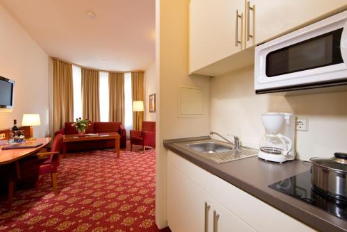 Deluxe Apartment with Balcony image 2