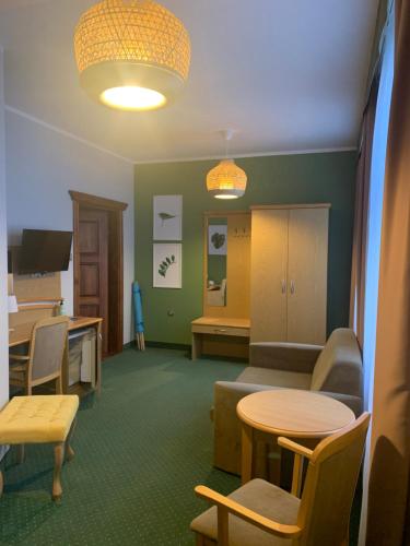 Standard Double Room image 5