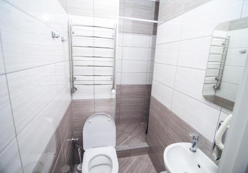 Double Room with Shared Bathroom image 4