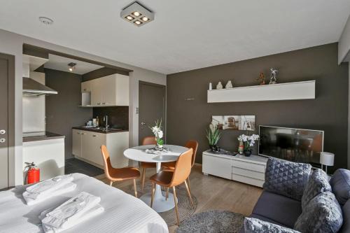 Bright Studio Close to the Beachfront!
