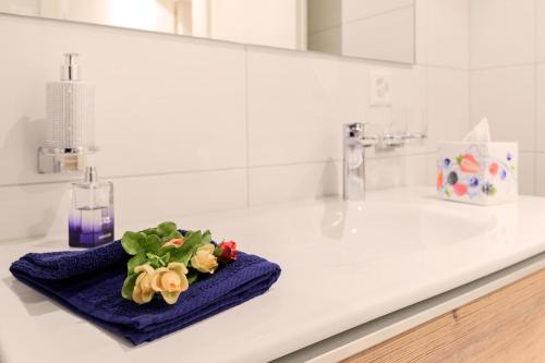 Jolimont Apartments - image 5