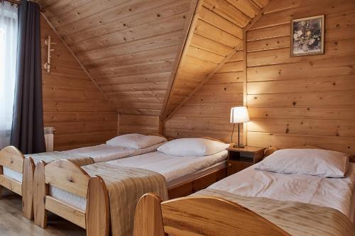 3 twin beds