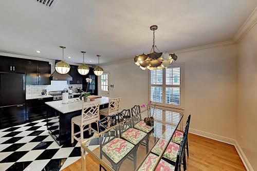 Colonial Home with Modern Updates & Private Pool home - image 4
