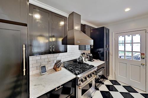 Colonial Home with Modern Updates & Private Pool home - image 5