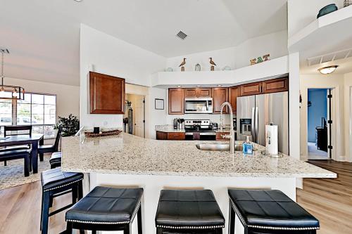 Corner-Lot Paradise - Heated Pool Spa & Fire Pit home - image 3