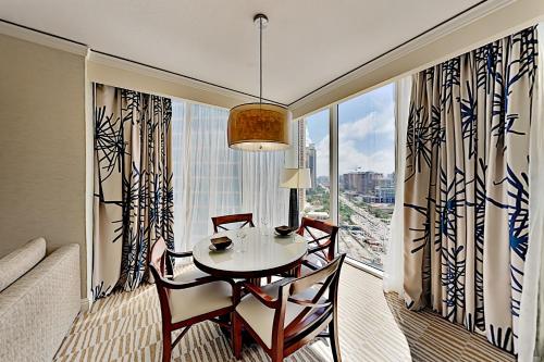 Sunny Isles Beach Resort Suite - Balcony & Pool condo - image 6