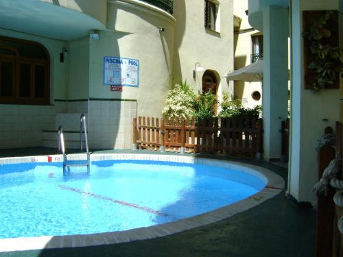 Swimming pool, Apartamentos Mediterraneo in Nerja