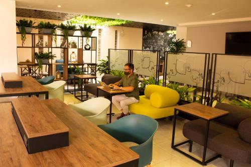 285924364 EcoHub Hotel Medellin