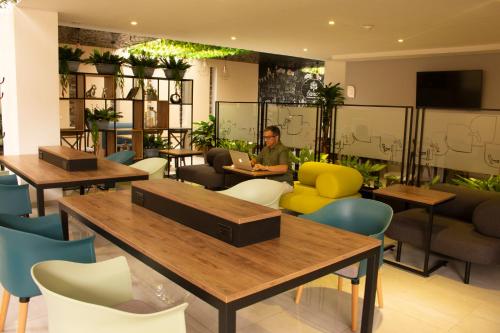 285924365 EcoHub Hotel Medellin
