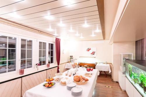 طعام و مشروبات, فندق لاند هاوس أدلار (Hotel Landhaus Adler) in Frutigen Town Center