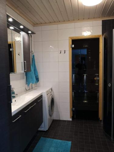 SARA - Modern Row Aprt with Sauna - 24h Check-in, Närpiö (Foto 7)