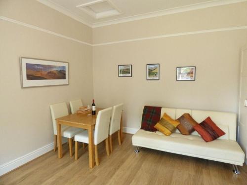 Great location, quiet yet 5 mins to Bowness centre with walks from the door and parking