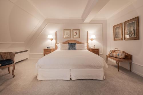 1 double bed, 2 twin beds