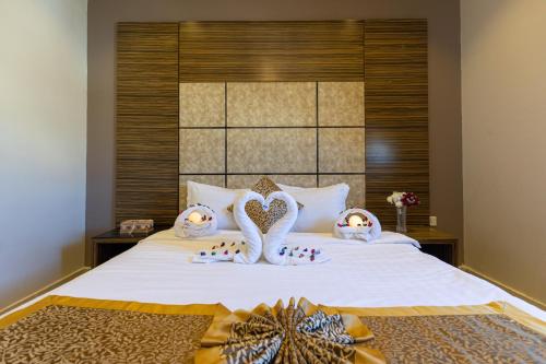 Iwan Alandalusia Hotel suites Almarwah in Al Marwah